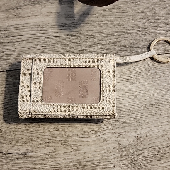 Used micheal kors purse - Picture 12 of 15